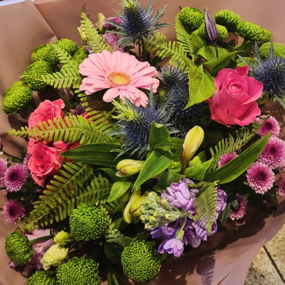 Elegant Garden Bouquet - A beautiful and elegant bouquet featuring a mix of vibrant and delicate flowers, perfect for any special occasion.